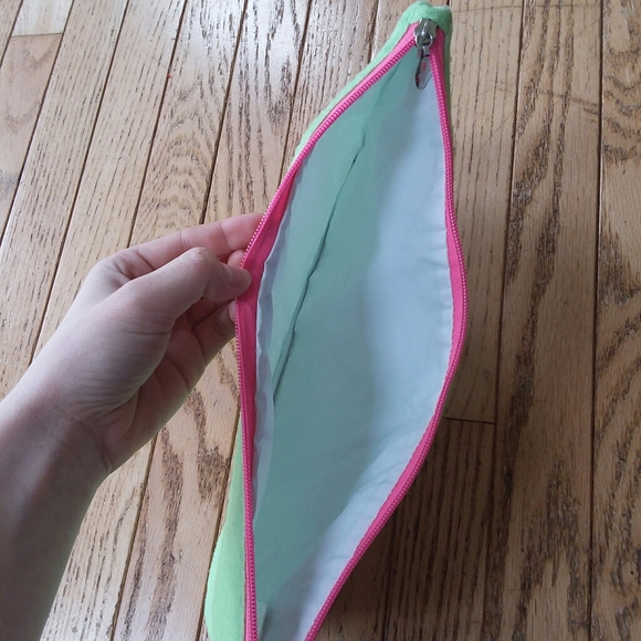 FREE WHEN BUNDLED WITH GIRLS SWIMSUITS - Picture 2 of 3